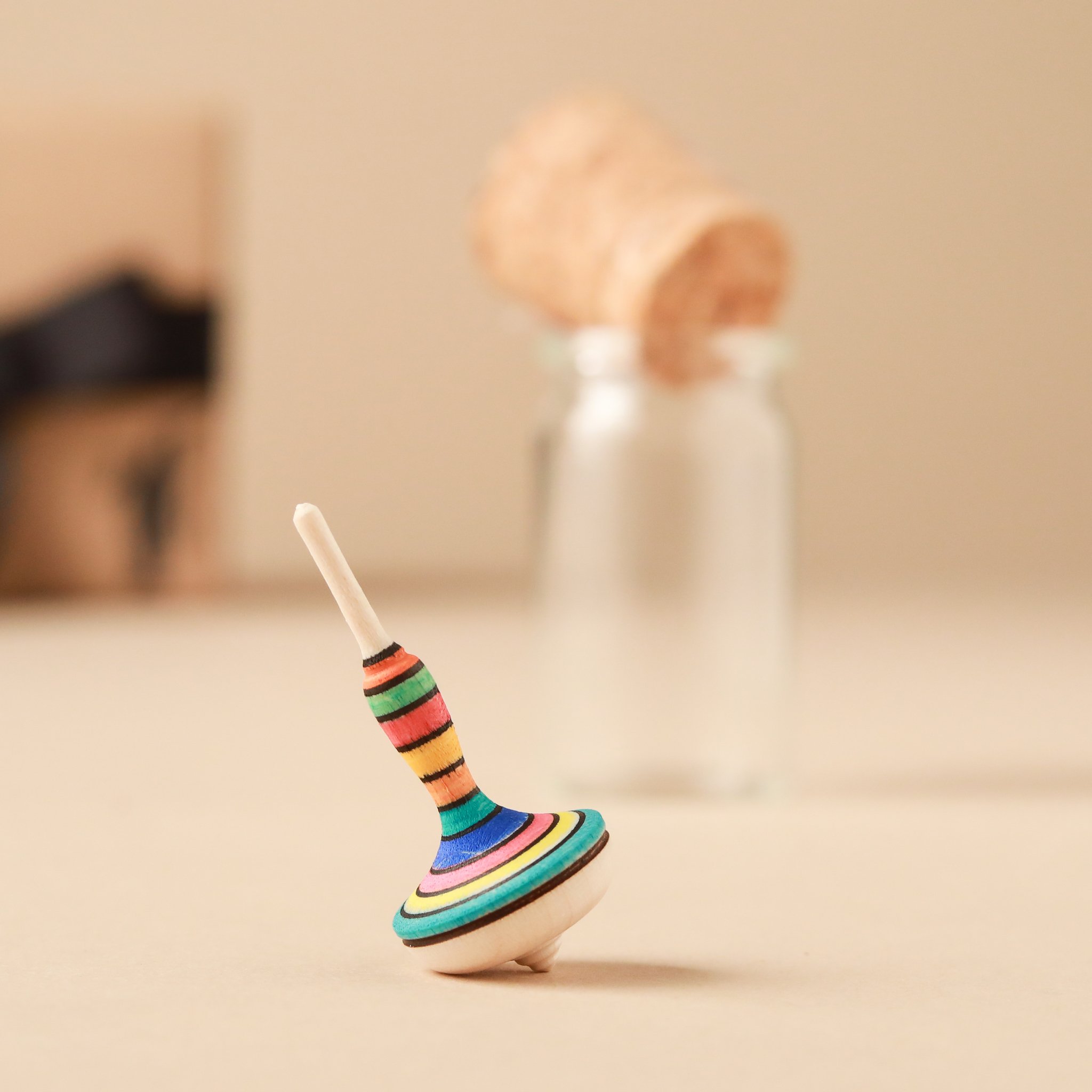 Imagen de Mini peonza en bote de cristal "Mona Lotte"