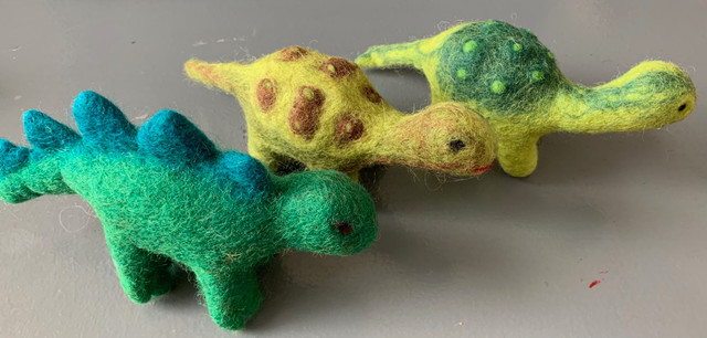 Imagen de Set de 3 dinosaurios de fieltro de lana