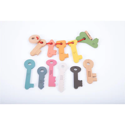Imagen de Llaves de madera arco iris para enhebrar- Tickit-