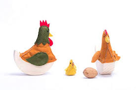 Imagen de Família gallo, gallina y pollito de madera y lana